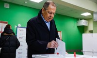Các quan chức Nga bỏ phiếu bầu tổng thống