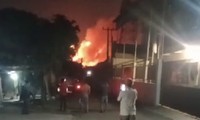 Indonesia: Kho đạn quân sự bốc cháy dữ dội ở ngoại ô thủ đô Jakarta