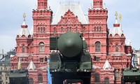 Cận cảnh dàn khí tài tối tân của Nga lăn bánh trên Quảng trường Đỏ 