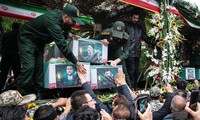 Người dân Iran vây quanh linh cữu cố Tổng thống Ebrahim Raisi