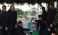 Người dân Iran xuống đường tiễn đưa cố Tổng thống Raisi