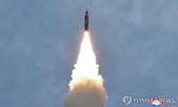 Triều Tiên phóng khoảng 10 tên lửa đạn đạo
