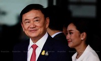 Cựu Thủ tướng Thái Lan bị truy tố: Xe của ông Thaksin Shinawatra rời biệt thự ở Bangkok 