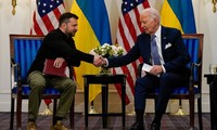 Tổng thống Mỹ Biden xin lỗi Tổng thống Ukraine Zelensky