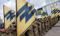 Nga lên tiếng về việc Mỹ cho phép tiểu đoàn Azov nhận viện trợ quân sự