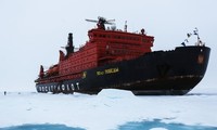 Tàu phá băng hạt nhân của Nga đưa trẻ em thăm Bắc Cực