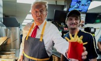 Ứng viên tổng thống Mỹ của đảng Cộng hòa Donald Trump &apos;phục vụ&apos; ở McDonald&apos;s