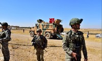 Binh sĩ Thổ Nhĩ Kỳ và Mỹ tuần tra chung ở một ngôi làng Syria ngày 8/9. Ảnh: Bộ Quốc phòng Thổ Nhĩ Kỳ.