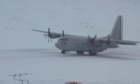 Một máy bay vận tải quân sự C-130 Hercules ở vùng băng tuyết (ảnh minh họa. Nguồn: RT.