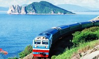 Việt Nam có nhiều danh lam thắng cảnh nằm dọc đường sắt Bắc-Nam. Nguồn: vietnamtourism.gov.vn.