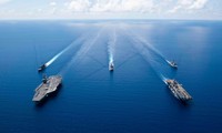 Nhóm tàu chiến Mỹ triển khai hoạt động an ninh và ổn định trên Biển Đông hồi tháng 10/2019. Ảnh: US Navy. 