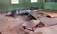 Bên trong ngôi trường bị ảnh hưởng bởi cuộc không kích của quân đội Myanmar. Ảnh: Reuters.