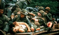 Bức ảnh về Chiến tranh Việt Nam (chụp tháng 2/1968) gây chấn động của John Olson. Ảnh: John Olson/Getty Images.