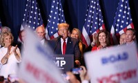Ông Donald Trump tổ chức bữa tiệc đêm bầu cử sơ bộ của đảng Cộng hòa Nam Carolina ngày 24/2. Ảnh: Reuters.