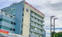 Phong tỏa Bệnh viện Đa khoa tư nhân Phúc Hưng (TP Quảng Ngãi, tỉnh Quảng Ngãi), sau khi nhận ca mắc COVID-19 là một nhân viên y tế trong bệnh viện.