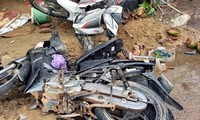 Ô tô ‘điên’ gây tai nạn liên hoàn, 4 người bị thương