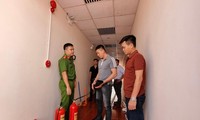Lực lượng chức năng tiến hành kiểm tra công tác phòng cháy, chữa cháy tại các cơ sở kinh doanh dịch vụ trên địa bàn tỉnh Quảng Ngãi.