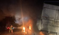 Xe tải chở 20 tấn sắn bốc cháy dữ dội khi đổ đèo ở Quảng Ngãi