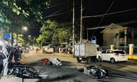 Xe ‘điên’ mất lái tông hàng loạt xe máy 