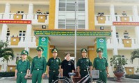 Tuổi trẻ biên phòng Quảng Ngãi tặng xe đạp, đỡ đầu học sinh nghèo miền núi, hải đảo đến trường