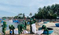 Tuổi trẻ Biên phòng Quảng Ngãi chung tay giữ sạch môi trường biển