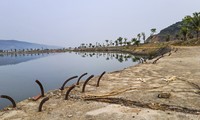 Nhiều cọc sắt lởm chởm, miệng hố, cống thoát nước lộ thiên trong dự án 5.000 tỷ ở Bình Định