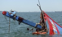 Tàu hàng đâm chìm tàu cá, 6 người được cứu
