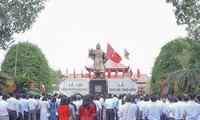 Gần 2.000 người dự lễ giỗ vua Quang Trung