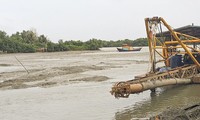Sông bị bùn thải bủa vây: Bình Định yêu cầu khẩn trương nạo vét