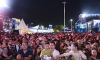 Biển người đổ về tuần lễ văn hóa ở Bình Định