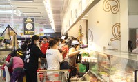 Người dân mua lương thực dự trữ, siêu thị ở Đà Nẵng đóng cửa sớm để tránh bão