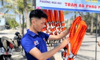 Trạm áo phao miễn phí trên biển Đà Nẵng