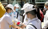 Đoàn công tác y tế của tỉnh Bình Định đã xuất phát lên đường đi Đà Nẵng để hỗ trợ chống dịch COVID-19. Ảnh: Trương Định