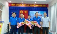 Anh Hà Duy Trung (thứ 2 từ phải sang) được bầu giữ chức Bí thư Tỉnh Đoàn Bình Định.