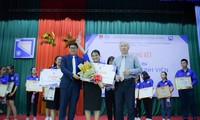 Xuất sắc vượt quá 11 thí sinh trong đêm chung kết, Ngô Thị Minh Tiên trở thành quán quân của Cuộc thi “Thủ lĩnh sinh viên” năm 2019 do Đoàn trường Đại học Kinh tế - Đại học Đà Nẵng tổ chức