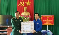 Trong chương trình "Tháng Ba biên giới" 2019, Thành đoàn Đà Nẵng thăm và tặng quà Đồn Biên phòng Cù Lao Chàm