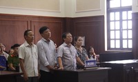 TAND cấp cao tại Đà Nẵng tuyên phạt bị cáo Trương Huy Liệu 7 năm tù, bị cáo Trần Thị Dung 3 năm tù cho hưởng án treo cùng vì tội “Buôn lậu”. Ảnh: Giang Thanh