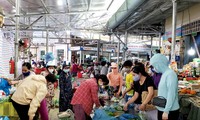 ‘Chợ, siêu thị hoạt động bình thường, người dân không cần tích trữ’. Ảnh: Giang Thanh