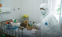 54 bệnh nhân mắc COVID - 19 nặng ở Bệnh viện Phổi Đà Nẵng đang được các y bác sĩ của Bệnh viện Chợ Rẫy trực tiếp điều trị. Trong số đó, có bệnh nhân 416 - ca nhiễm cộng đồng ở Đà Nẵng được Bộ Y tế công bố vào ngày 24/7