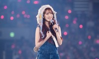 Fan IU gây sốt cõi mạng vì đã có hành động đáng yêu trong concert thần tượng