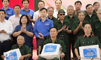 Đoàn công tác T.Ư Đoàn thăm và trao quà tặng các thương bệnh binh tỉnh Phú Thọ