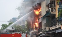 Cháy nhà ở phố Hàng Ngang, dân phố cổ náo loạn