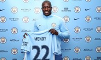Benjamin Mendy chính thức khoác áo Man City.