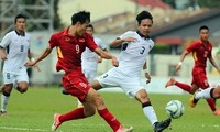 U23 Việt Nam tại đấu U23 Thái Lan vào tháng 12.