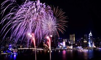 Rực rỡ &apos;đại tiệc&apos; pháo hoa mừng ngày đất nước thống nhất 