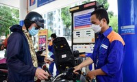 Giá xăng dầu đồng loạt tăng 