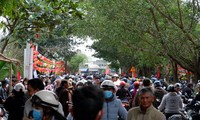 Hàng nghìn người chen chân tại lễ hội đình ở Đà Nẵng