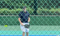 Tỷ phú Bill Gates chơi tennis với 2 thanh niên người Việt