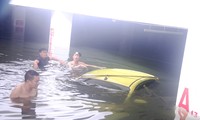 Dân chung cư cao cấp Đà Nẵng bơi bì bõm trong tầng hầm tìm xe