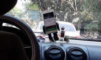 Xe ô tô sử dụng ứng dụng Grab hoạt động trên địa bàn Đà Nẵng